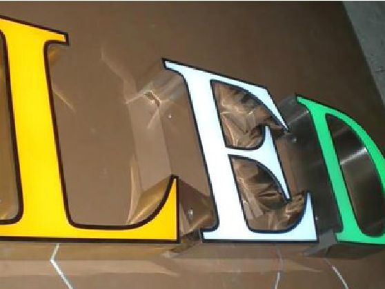 将乐介绍LED招牌的基础知识。